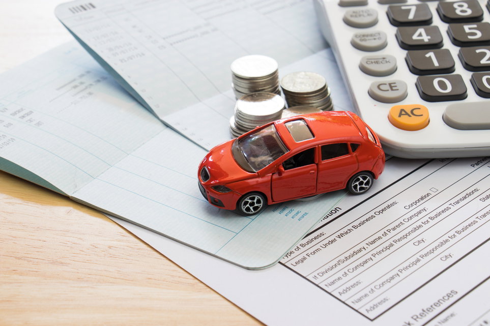 Manche Kosten für das Auto lassen sich von der Steuer absetzen. Manche Kosten für das Auto lassen sich von der Steuer absetzen.